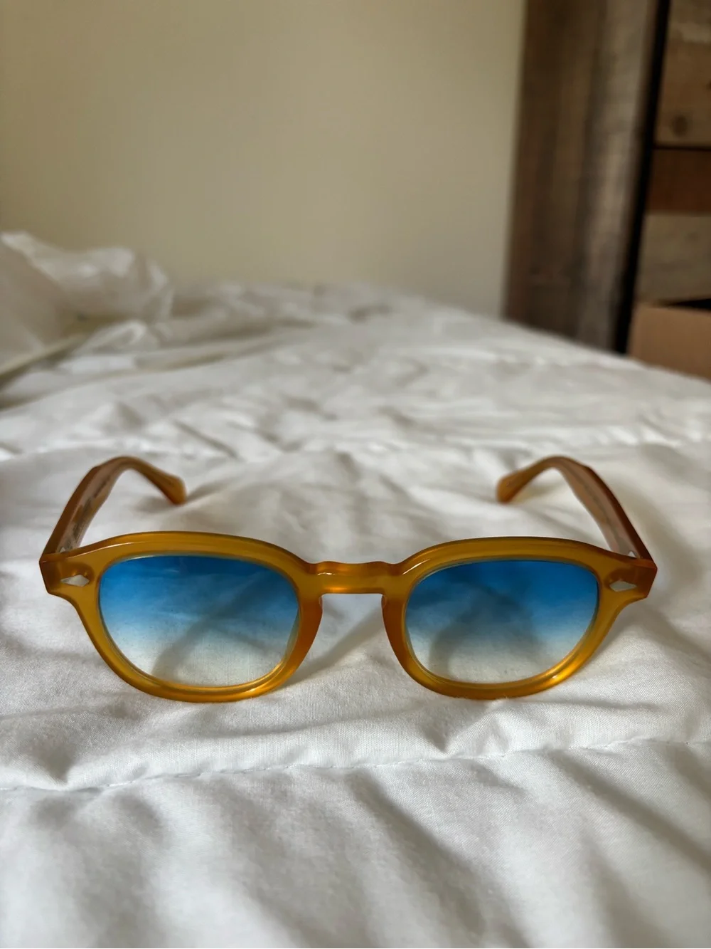 Ischia x Top Drawer Sunglasses Amber Round Frame Glasses Blue Gradient
